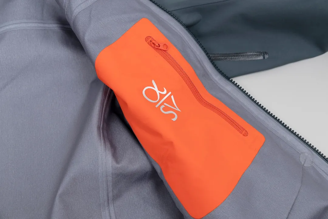 ALPHA sv ｜ ， 。 ， ， ， 。 alpha sv ， ， ， ， 。 6 ，gtx ， ， 。 sv Series～ ， 。 ARC'TERYX Alpha SV/VR 24k GTX ️ ， ，Quality ， ， ， ， ！ ， Versatile ， 3D ，Tri-Durance ， NM 00d-X 3LGORE-TEX Pro ISO 90(ISO 4) Breathable ， Breathable， 。 ，Water Tight RS 。Alpha SV ， Storm Hood ， ， 。 ，VISLON ， Velcro ， Zip-in， Classic ， ， Aplha Series ， ， ！ Color： Size：S M L XL XXL XXXL